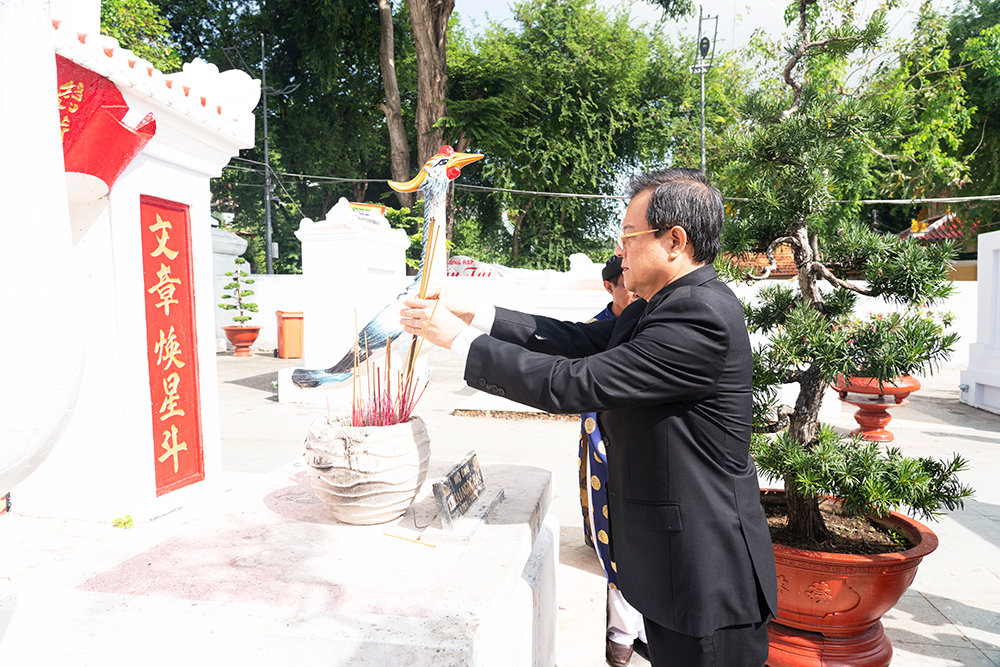 Bí thư Tỉnh ủy An Giang Lê Hồng Quang viếng, dâng hương tưởng niệm danh thần Thoại Ngọc Hầu
