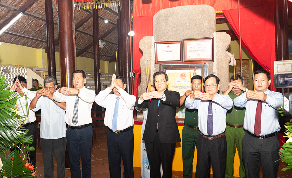 Bí thư Tỉnh ủy An Giang Lê Hồng Quang viếng, dâng hương tưởng niệm danh thần Thoại Ngọc Hầu