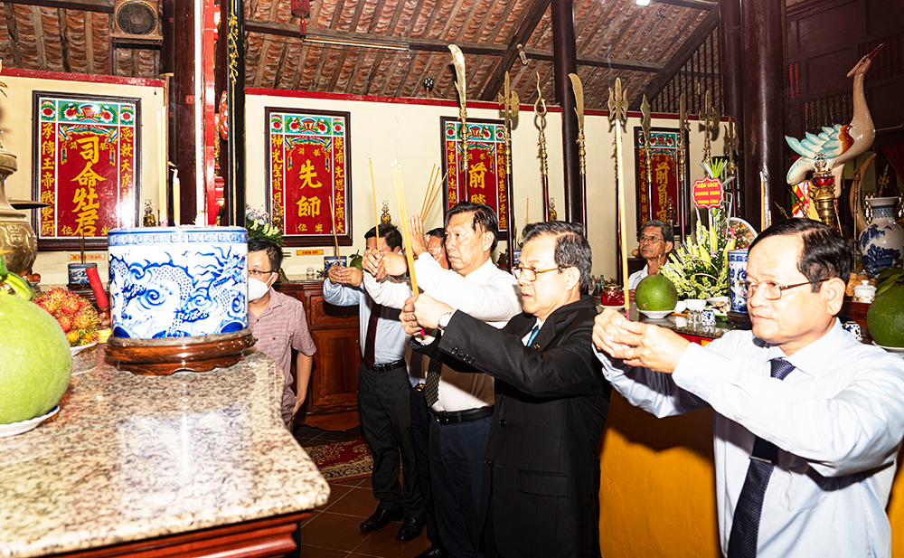 Bí thư Tỉnh ủy An Giang Lê Hồng Quang viếng, dâng hương tưởng niệm danh thần Thoại Ngọc Hầu