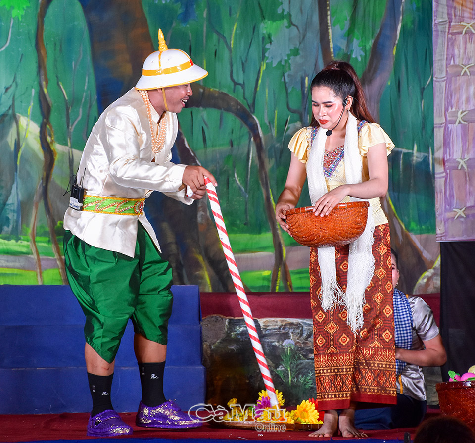 Vực dậy sân khấu dù kê