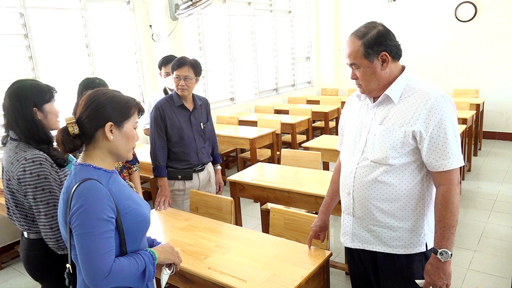 Chủ tịch UBND tỉnh An Giang Nguyễn Thanh Bình kiểm tra các điểm thi THPT năm 2022
