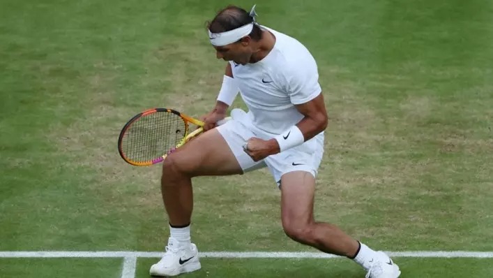 Nadal vào tứ kết Wimbeldon sau màn 'đấu súng' nghẹt thở