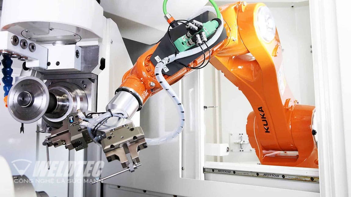 Robot bốc xếp, gắp, sơn mài công nghiệp
