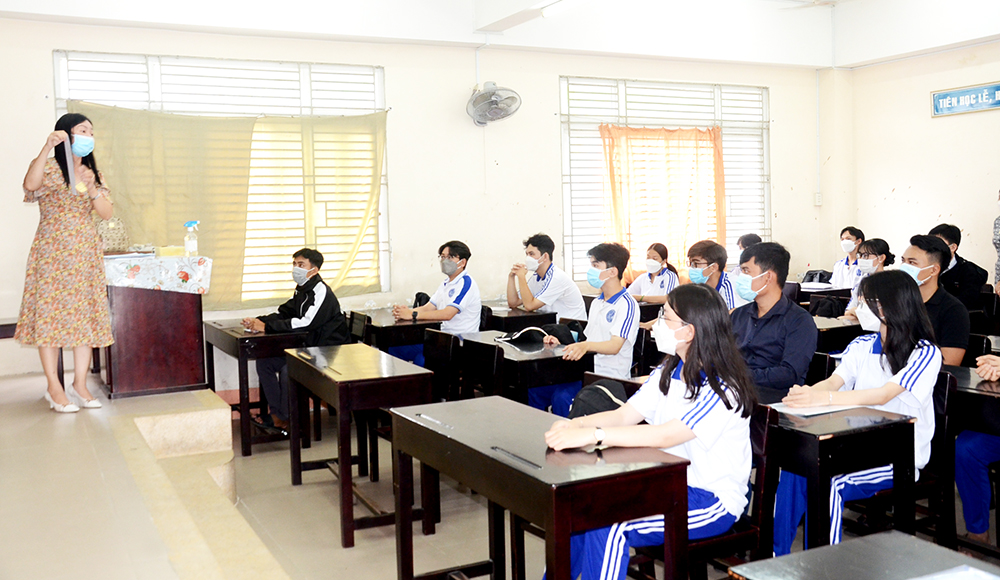 An Giang: Thí sinh làm thủ tục dự thi tốt nghiệp THPT năm 2022