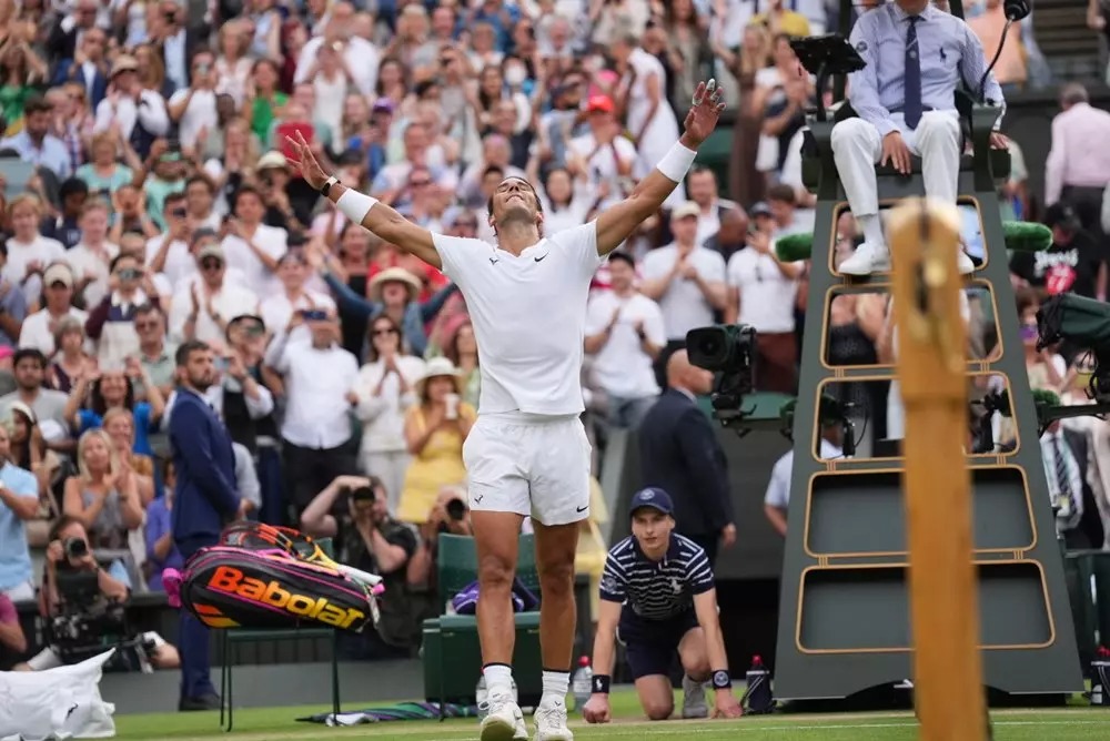 Nadal vào bán kết Wimbledon sau màn tra tấn thể lực