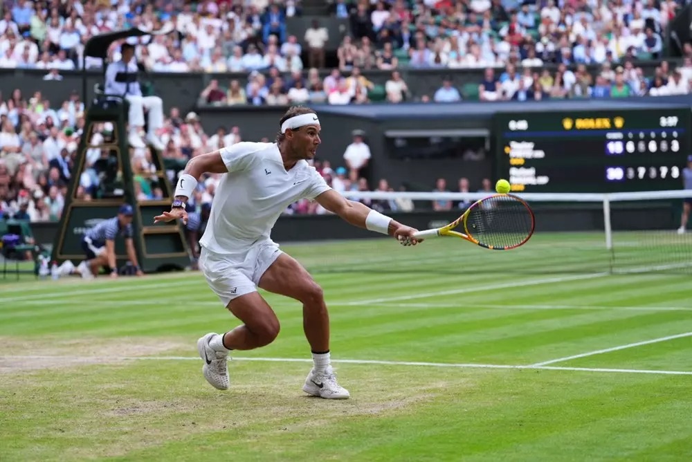 Nadal vào bán kết Wimbledon sau màn tra tấn thể lực