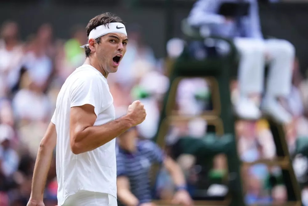 Nadal vào bán kết Wimbledon sau màn tra tấn thể lực