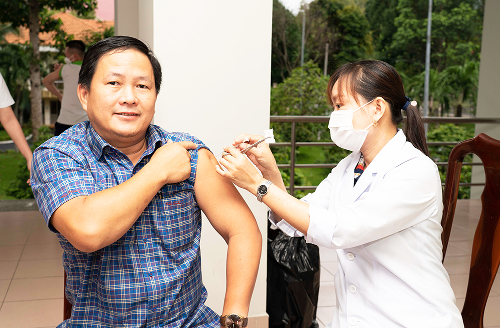 Thường trực Tỉnh ủy An Giang tổ chức tiêm vaccine phòng COVID -19 mũi 4