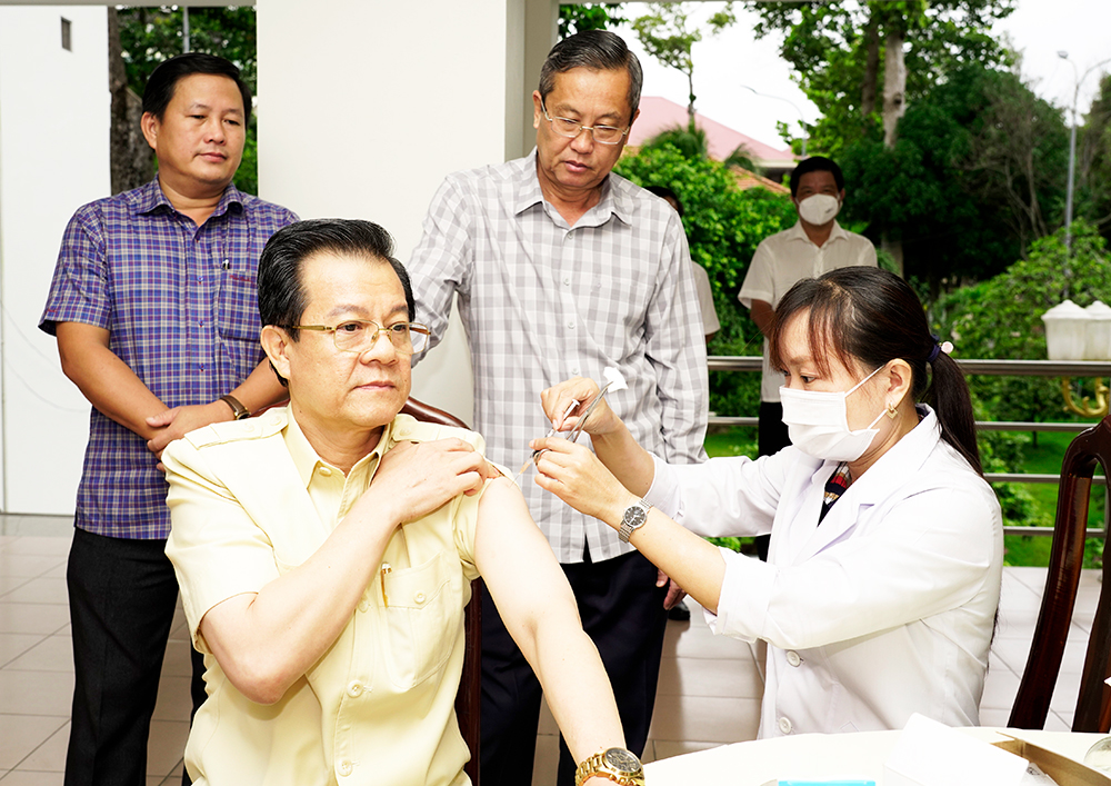 Thường trực Tỉnh ủy An Giang tổ chức tiêm vaccine phòng COVID -19 mũi 4