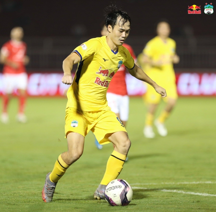 Công Phượng chấn thương, Văn Toàn thêm gánh nặng ghi bàn