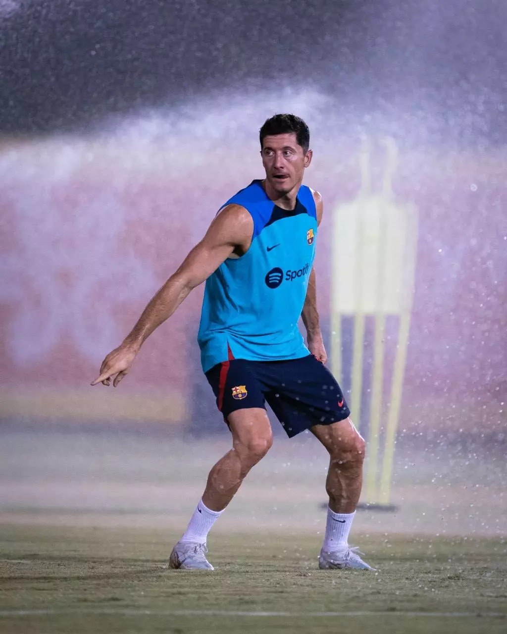 Barca: Xây dựng cỗ máy ghi bàn với Lewandowski