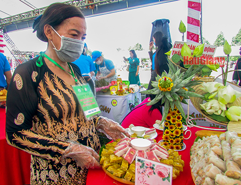 Hậu Giang: Hạnh phúc giản đơn của nghệ nhân làm bánh Năm Nhì