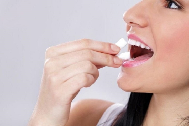Mẹo khử mùi hôi miệng sau khi ăn hành, tỏi