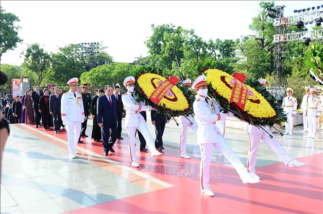 Lãnh đạo Đảng, Nhà nước tưởng niệm các Anh hùng liệt sỹ