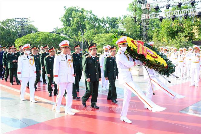Lãnh đạo Đảng, Nhà nước tưởng niệm các Anh hùng liệt sỹ