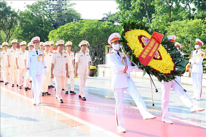 Lãnh đạo Đảng, Nhà nước tưởng niệm các Anh hùng liệt sỹ