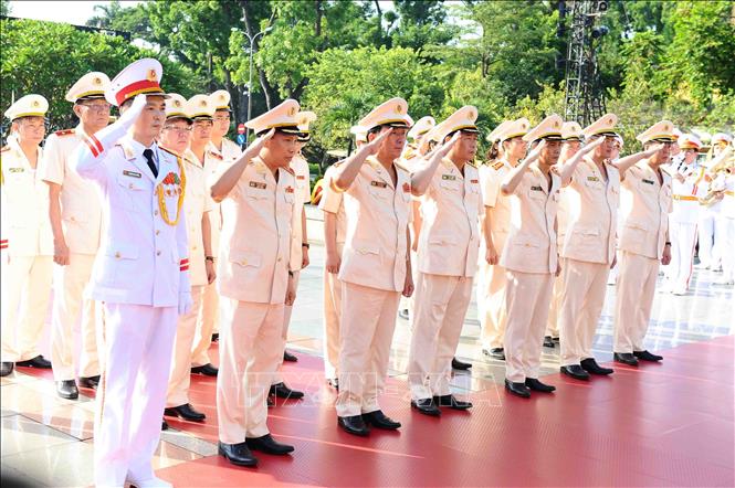 Lãnh đạo Đảng, Nhà nước tưởng niệm các Anh hùng liệt sỹ