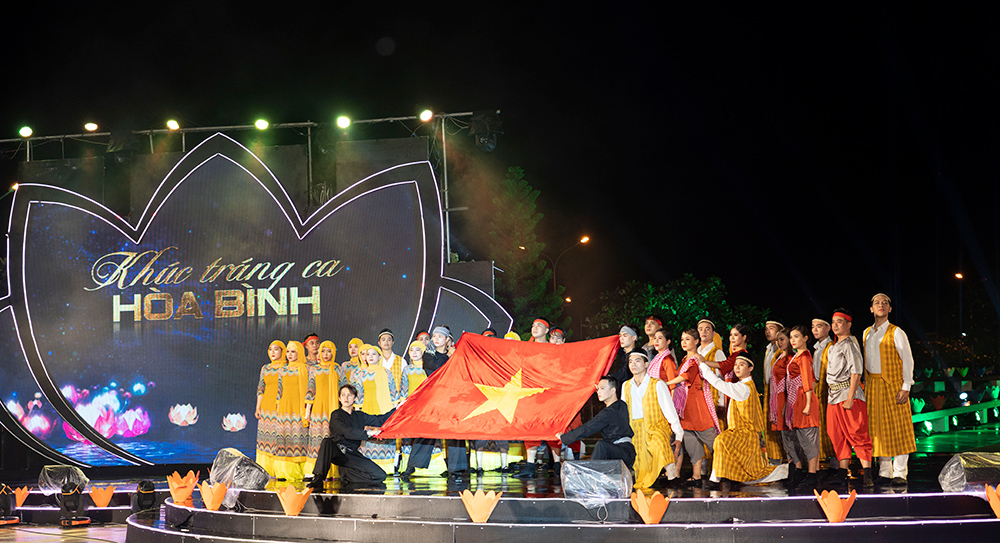 Hào hùng và bi tráng Chương trình “Khúc tráng ca hòa bình” kỷ niệm 75 năm Ngày Thương binh - Liệt sĩ