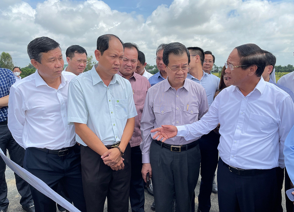 Phó Thủ tướng Chính phủ Lê Văn Thành khảo sát tuyến cao tốc hơn 44.000 tỷ đồng ở TP. Châu Đốc và huyện Châu Phú