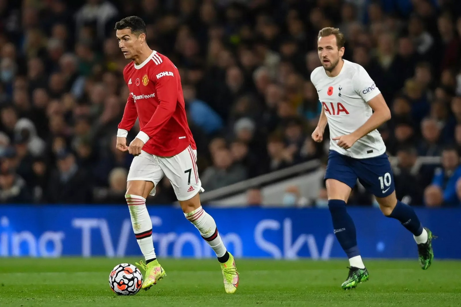 MU liên hệ Neymar, Tottenham mua Ronaldo