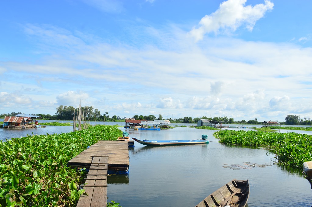 Tĩnh lặng “hồ nước trời” lớn nhất miền Tây