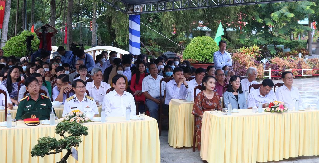 Trưng bày chuyên đề “Bác Tôn với miền Nam”