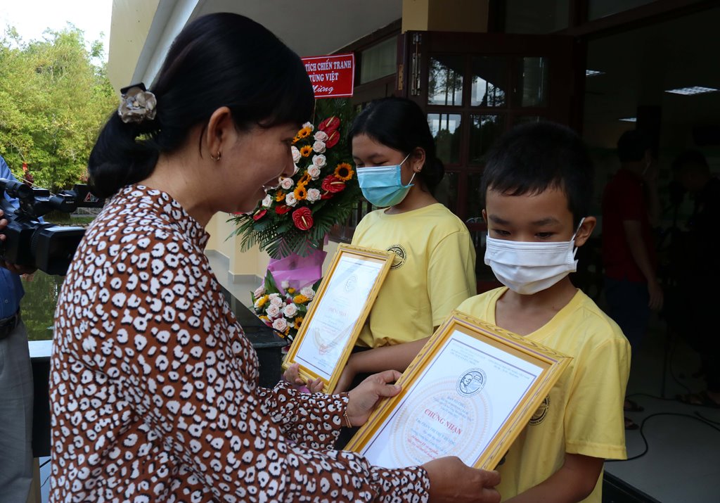 Trưng bày chuyên đề “Bác Tôn với miền Nam”