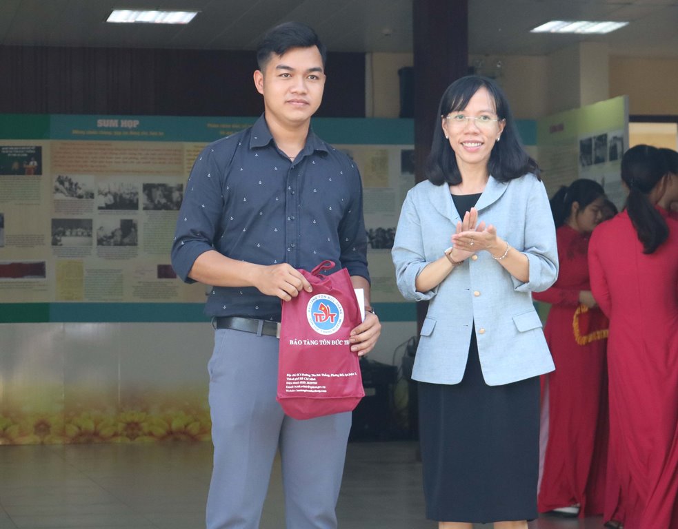 Trưng bày chuyên đề “Bác Tôn với miền Nam”