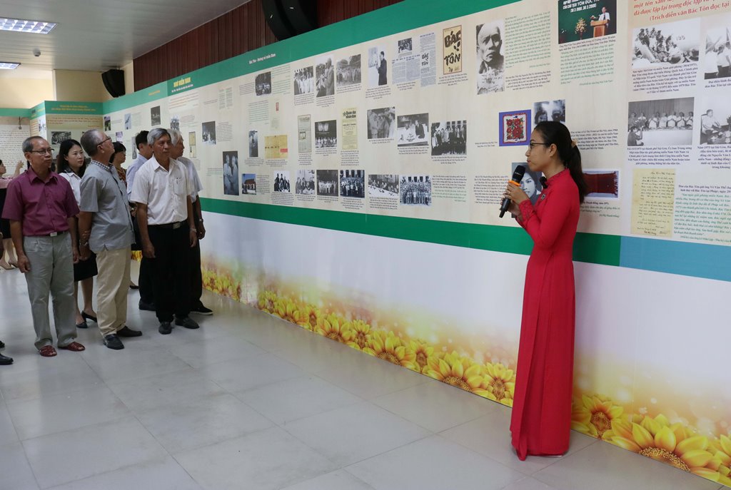 Trưng bày chuyên đề “Bác Tôn với miền Nam”