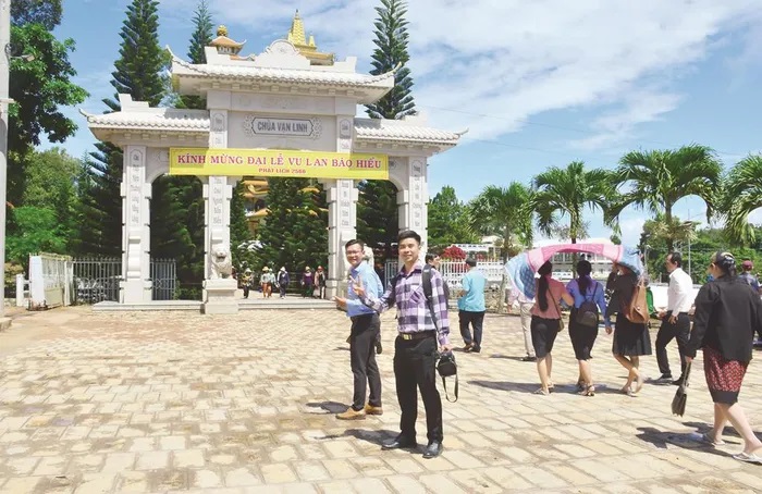 Thương hiệu du lịch “nóc nhà miền Tây”