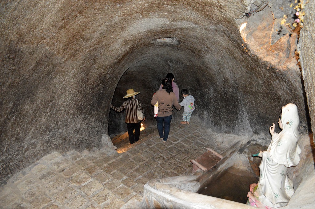 Tuyệt cảnh chùa Hang