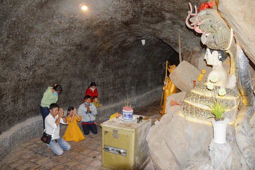 Tuyệt cảnh chùa Hang