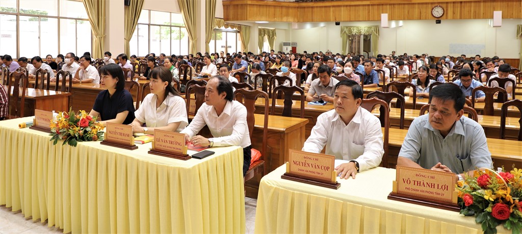An Giang: Bế giảng lớp bồi dưỡng văn phòng cấp ủy