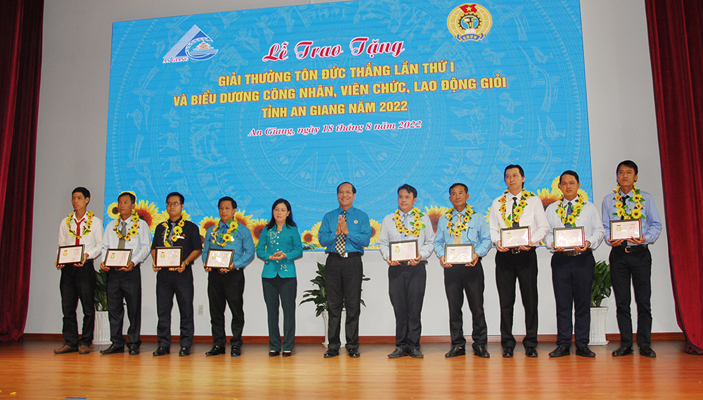 Trao tặng Giải thưởng Tôn Đức Thắng lần thứ I và biểu dương công nhân, viên chức, lao động giỏi tỉnh An Giang năm 2022