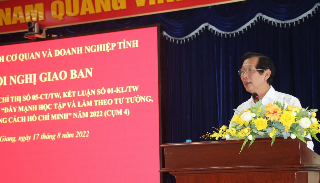 Tiếp tục phát huy vai trò, trách nhiệm tiên phong, gương mẫu của cán bộ, đảng viên trong thực hiện Chỉ thị 05-CT/TW của Bộ Chính trị