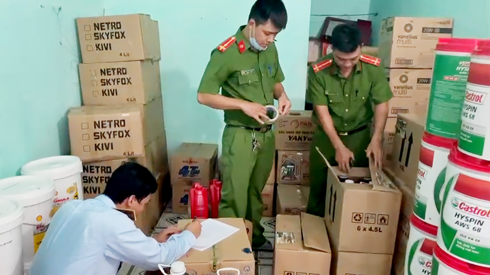 An Giang: Phát hiện khoảng 23.000 lít dầu nhớt có dấu hiệu giả các thương hiệu nổi tiếng