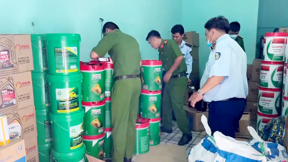 An Giang: Phát hiện khoảng 23.000 lít dầu nhớt có dấu hiệu giả các thương hiệu nổi tiếng