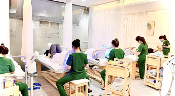 Spa chăm sóc da tốt hơn hay chăm sóc tại nhà tốt hơn?