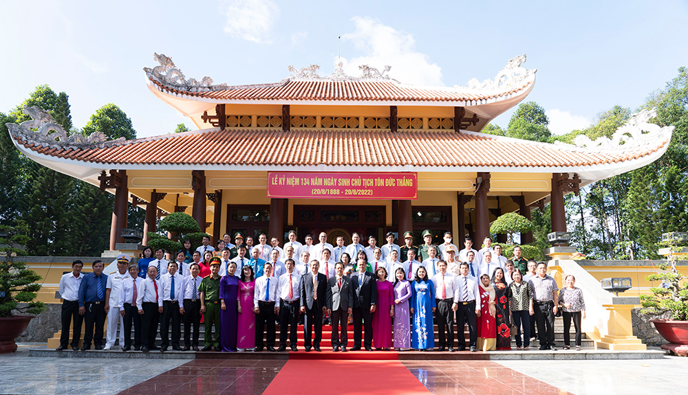 An Giang kỷ niệm 134 năm Ngày sinh Chủ tịch Tôn Đức Thắng