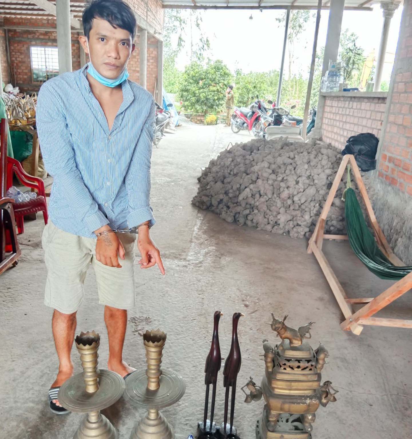 Tiền Giang: Truy bắt đối tượng trộm nhiều đồ vật bằng đồng