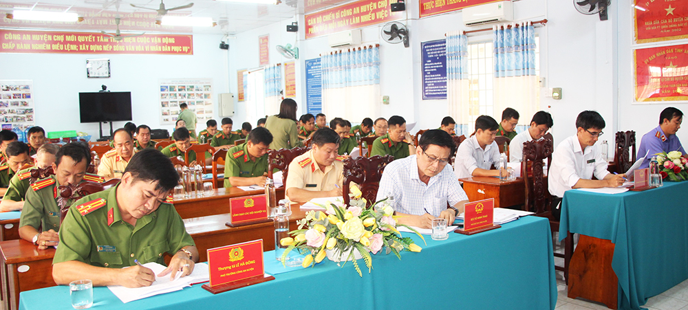Công an Chợ Mới triển khai kế hoạch tấn công tội phạm và vi phạm pháp luật liên quan đến “tín dụng đen”