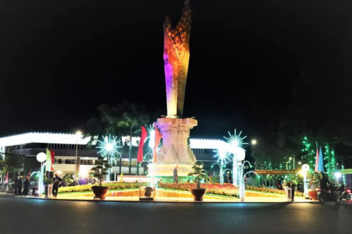 Công ty Cổ phần Môi trường đô thị An Giang làm sạch đẹp đường phố chào mừng kỷ niệm 134 năm Ngày sinh Bác Tôn