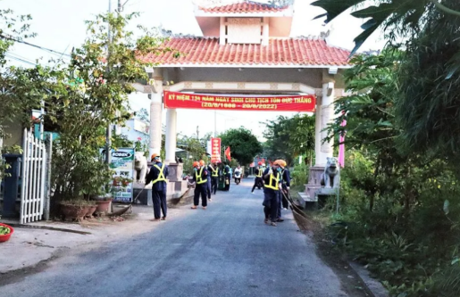 Công ty Cổ phần Môi trường đô thị An Giang làm sạch đẹp đường phố chào mừng kỷ niệm 134 năm Ngày sinh Bác Tôn