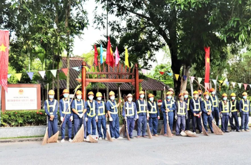 Công ty Cổ phần Môi trường đô thị An Giang làm sạch đẹp đường phố chào mừng kỷ niệm 134 năm Ngày sinh Bác Tôn