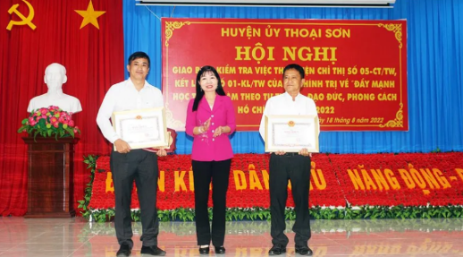 Huyện ủy Thoại Sơn tổ chức giao ban, kiểm tra thực hiện Chỉ thị 05-CT/TW, Kết luận 01-KL/TW của Bộ Chính trị
