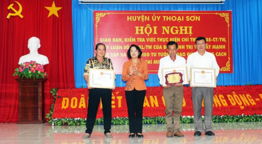 Huyện ủy Thoại Sơn tổ chức giao ban, kiểm tra thực hiện Chỉ thị 05-CT/TW, Kết luận 01-KL/TW của Bộ Chính trị