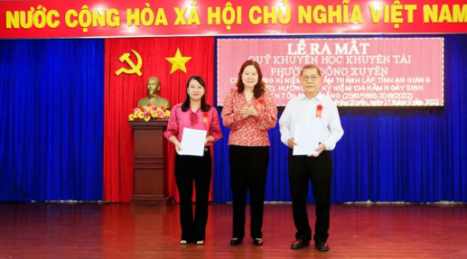 Ra mắt Quỹ khuyến học – khuyến tài phường Đông Xuyên