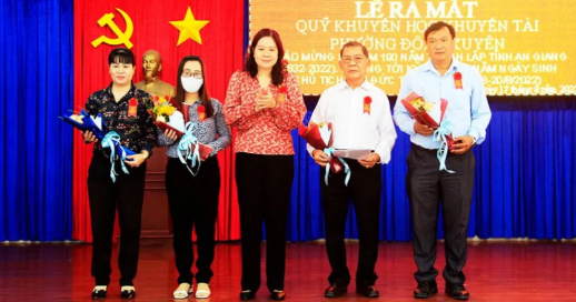 Ra mắt Quỹ khuyến học – khuyến tài phường Đông Xuyên