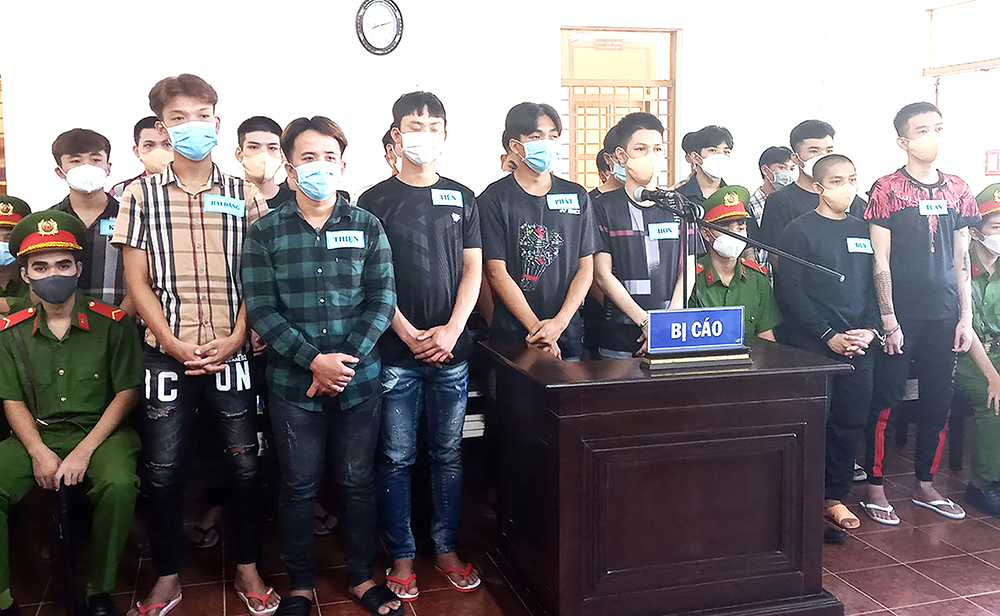Tụ tập gây chuyện, 21 thanh, thiếu niên lãnh án