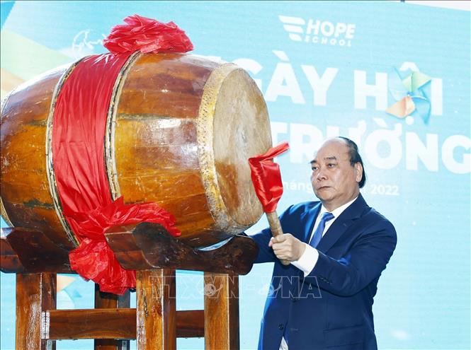 Chủ tịch nước dự 'Ngày hội tới trường' cùng các em nhỏ chịu mất mát do COVID-19